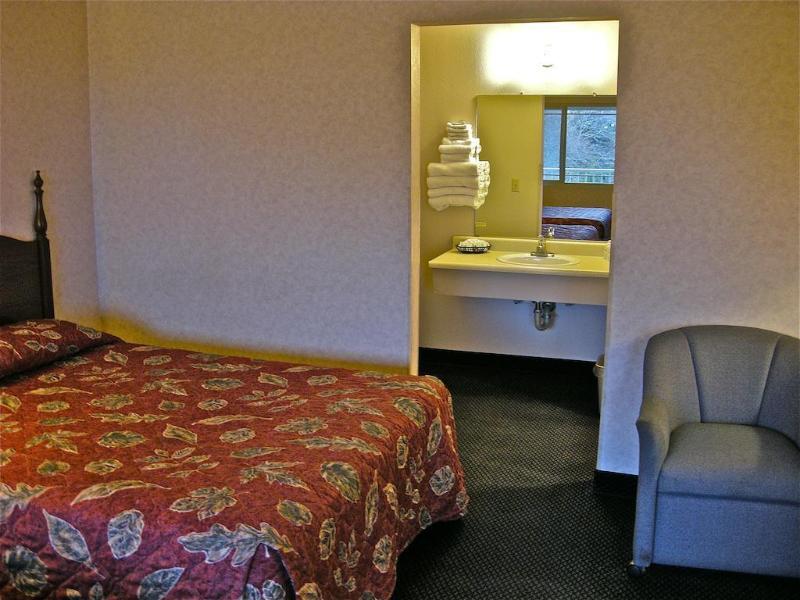 Americoast Inn Брукингс Екстериор снимка