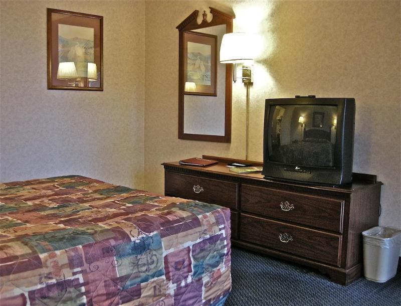Americoast Inn Брукингс Екстериор снимка